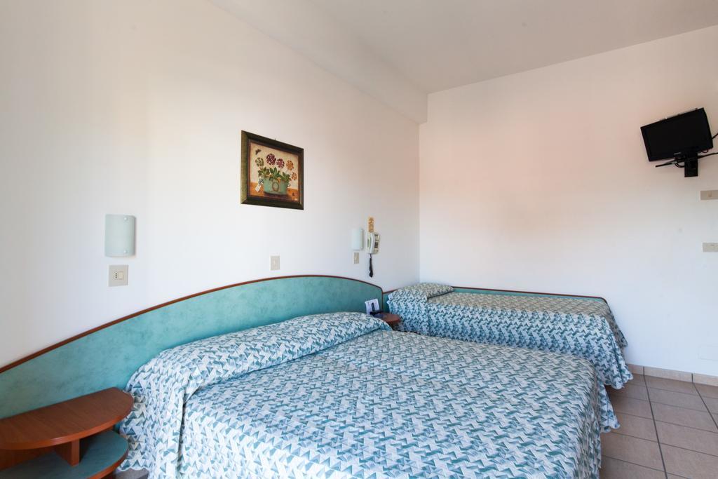 Hotel Gabry Cervia Zimmer foto